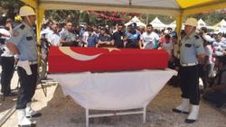 Şehit özel harekat polisini binler uğurladı