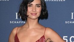 Tuba Büyüküstün yine büyüledi