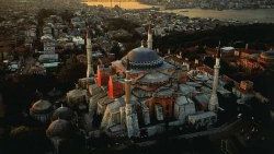 Ayasofya'yı kilise yaptılar
