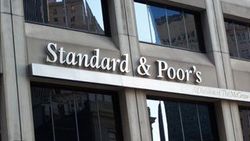 S&P, İngiltere'de 7 bankanın kredi notunu düşürdü