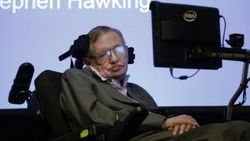 Hawking: İnsanlığı kurtarmak için koloni kurmalıyız