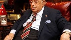 Azerbaycan Süleyman Demirel'e şeref nişanı taktı