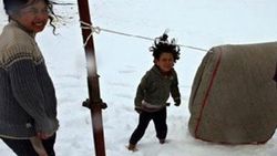 Suriye'de çocuklar soğuktan ölüyor