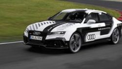 Pisti sürücüsüz tamamlayan Audi