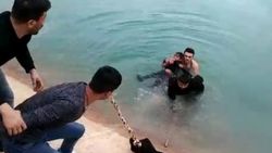 Sulama kanalına düşen çocukları vatandaşlar kurtardı