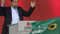 Yunanistan'da parlamento önündeki parmaklıklar kaldırıldı