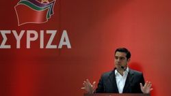 Syriza'nın bürosuna molotof: 35 gözaltı