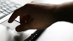 Bir kişi tweetleri yüzünden 10 yıl hapis cezası aldı