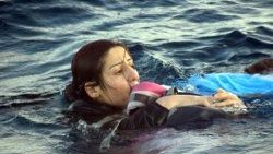 Ege'de mülteci teknesi battı: 6 kişi boğuldu