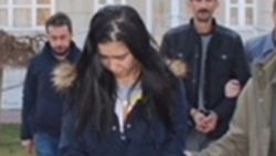 Kaçakçılık kuryesinin iç çamaşırından tabanca çıktı