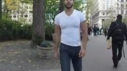 New York'ta defalarca tacize uğrayan erkek model İZLE