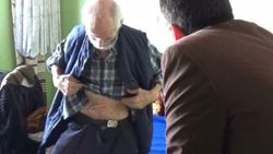 Babalarını eve kapatıp aç susuz bıraktılar