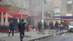 Yaralı polislerin yardımına Diyarbakırlılar koştu