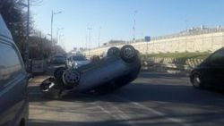 Aşırı hız yapan 70'lik dede bariyerlere çarptı