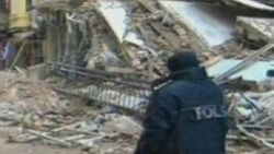 Taksim'de 5 katlı bina çöktü