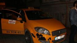 Fatih'te taksici boğuştuğu gaspçının kimliğini aldı
