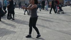 Taksim'de bıçaklı kadın paniği