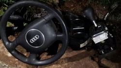 Tamirciye bırakılan lüks otomobil parçalanmış halde bulundu