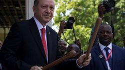Cumhurbaşkanı Erdoğan Tanzanya'da tamtam çaldı
