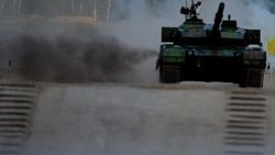 Rus tankları geçici olarak Ukrayna topraklarına girdi