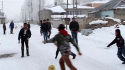 Bazı illerde kar nedeniyle okullar tatil edildi