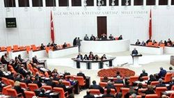 Doğum yapan memur ve işçilere yeni haklar yasalaştı