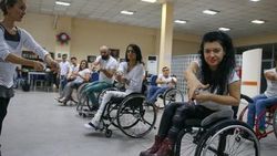 Tekerlekli sandalye dansıyla hayatları renklendi