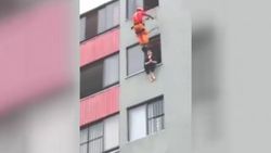 Brezilyalı itfaiyeciden hayat kurtaran tekme