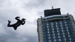 Taksim'de vatandaşlar serbest uçuş deneyimiyle eğlendi