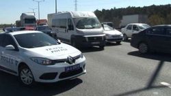 Trafik kazası nedeniyle TEM Otoyolu kilitlendi