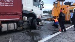 Kurtköy'de tır ile yolcu otobüsü çarpıştı : 12 yaralı