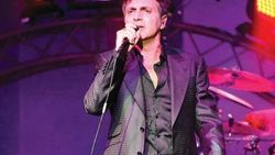 Teoman'ın karısı evde ex aşkı konserde