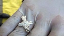 Öldürülen teröristin boynundan haç kolye çıktı