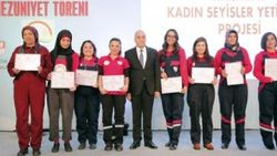 TJK'nın kadın seyisleri sertifikalarını aldı