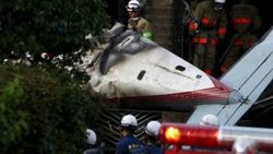 Tokyo'da evin üzerine jet uçağı düştü