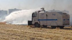 Mardin'de yangına TOMA'lı müdahale