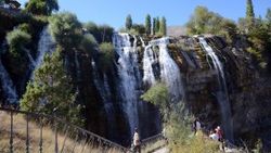 Tortum Şelalesi'ne ziyaretçi akını