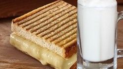 Bodrum'da tost ve ayran 55 TL