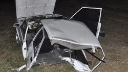 Sakarya'da kaza yapan otomobil ikiye ayrıldı: 3 yaralı