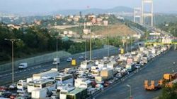 FSM ve Boğaziçi Köprüsü'nde birer şerit trafiğe kapalı