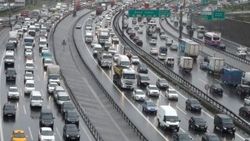 İstanbul'da yağmur trafiği İZLE