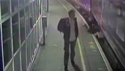 İngiltere'de dengesini kaybeden adam trenin altında kaldı