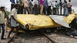 Hindistan'da tren kazası: 21 ölü