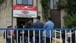 TRT binasına girmeye çalışan kadınlar gözaltına alındı