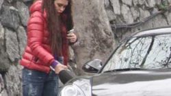 Ebru Polat arabasına sinirlendi