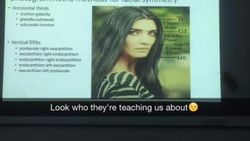 Tuba Büyüküstün'ün güzelliği ders konusu oldu