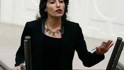 Hakkında yakalama kararı olan HDP'li, terör gösterisinde