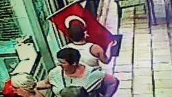 Down sendromlu turist çocuk Türk bayrağını öptü