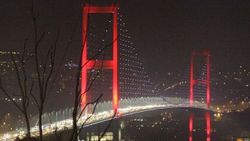 İstanbul kadınlar için turuncuya büründü