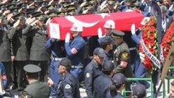 Hakkari'de şehit olan askerler toprağa verildi